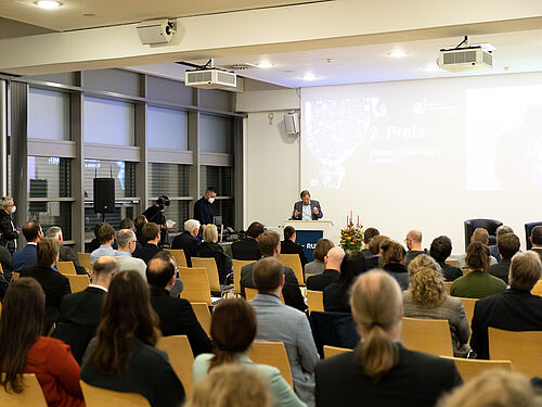 Rainer Baumgart (Secunet) bei seiner Laudatio auf den 2. Platz. Copyright: HGI, Schwettmann