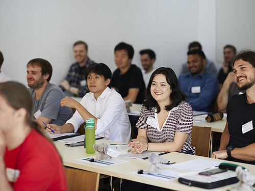 Gruppe im Raum der CASA Summer School